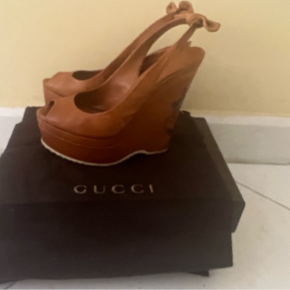 Athletic Gucci shoes - Picture 1 of 8